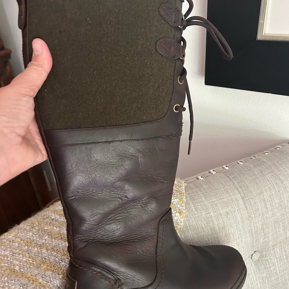 Women UGG TALL BOOTS SIZE 8 - Picture 3 of 4